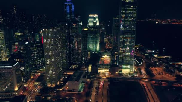 Νύχτα πόλη περιοχή Κεντρικό Χονγκ Κονγκ σε Αεροφωτογραφία με κινηματογραφική χρώμα βαθμολογείται   - Πλάνα, βίντεο