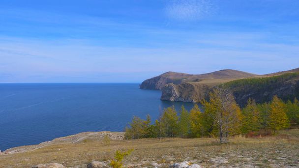 Прекрасний вид на озеро Байкал Olkhon острові в сонячний день, Іркутськ, Росія. - Фото, зображення