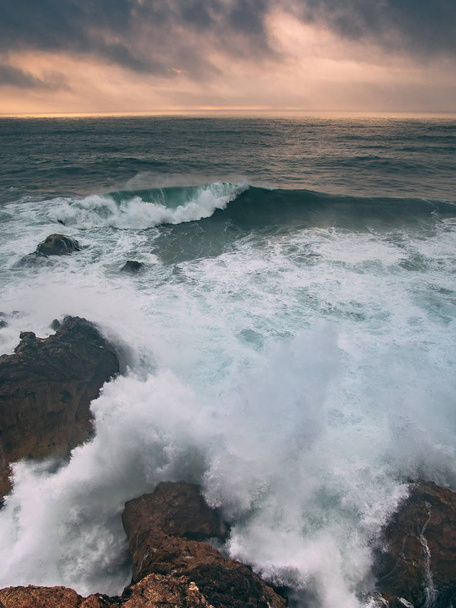 Travel Portugal cities ocean Nazare big waves - Fotografie, Obrázek