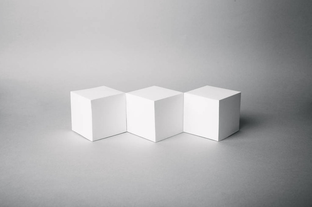 absztrakt minimalista struktúra szilárd fehér kockák - Fotó, kép