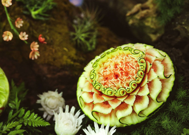 Sculptures de fruits et légumes, Afficher la sculpture de fruits thaï
 - Photo, image