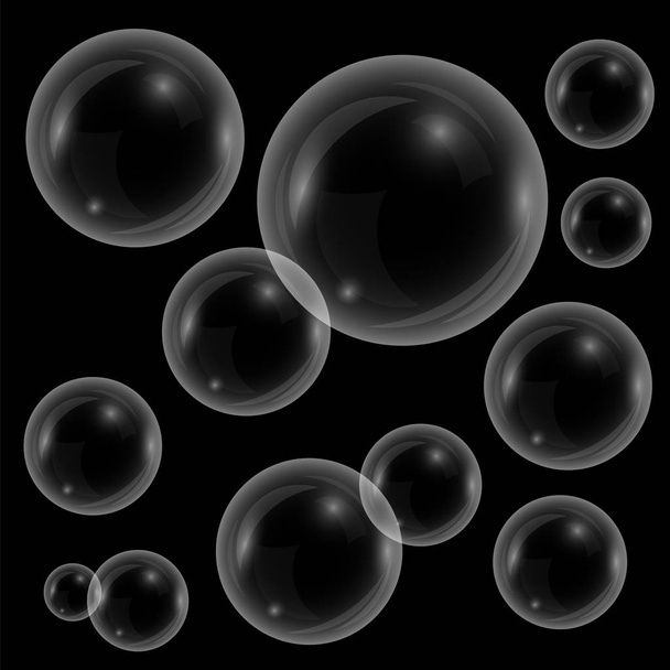 Transparante zeepbellen geïsoleerd op zwarte achtergrond - Foto, afbeelding