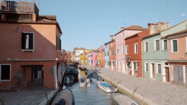 Brightly coloured houses alongside the canal in Burano, Italy - Footage, Video