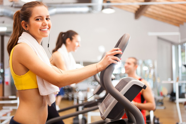 Woman training in a gym - Foto, Bild