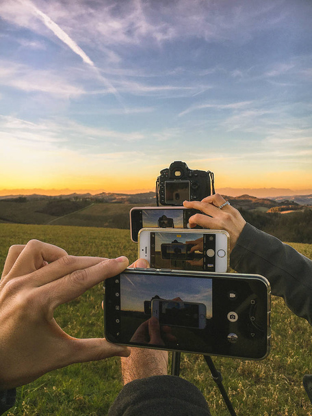Fotografiar el paisaje al atardecer con smartphones y cámaras réflex
 - Foto, imagen