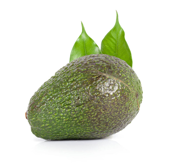 Avocado vruchten op witte achtergrond - Foto, afbeelding