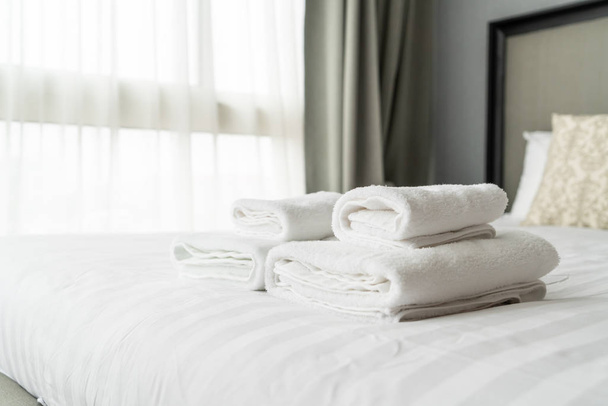 white towel decoration on bed in bed room interior - Zdjęcie, obraz