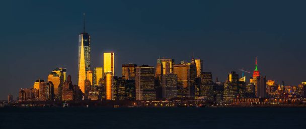 Нью-Йорк. Манхэттен панорама на закате
 - Фото, изображение