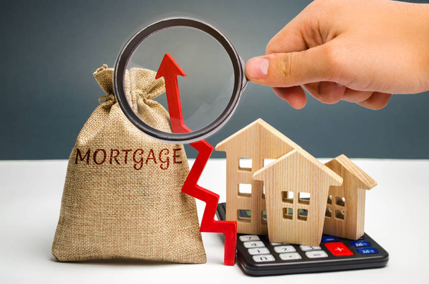 A bag with money and the inscription Mortgage and up arrow. Raising mortgage rates and tax. The increase in interest charges. Loan for housing, apartment and property. Increased demand for mortgages - Foto, Imagem