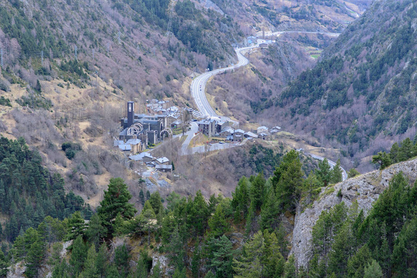 Canillo manzaraları Meritxell Sanctuary Andorra için. - Fotoğraf, Görsel