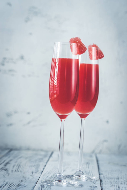 Glasses of Mimosa cocktail - 写真・画像