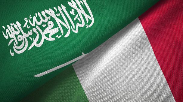 Italië en Saoedi-Arabië vlaggen samen betrekkingen textiel doek stof textuur - Foto, afbeelding