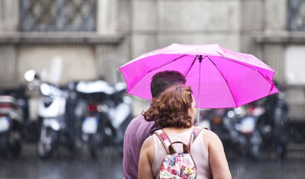 lluvia y umbrela
 - Foto, Imagen