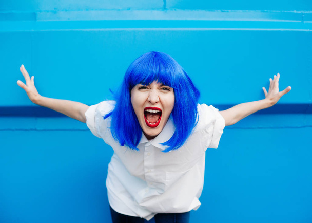 Portrait of a young girl with blue hair - Foto, Imagen