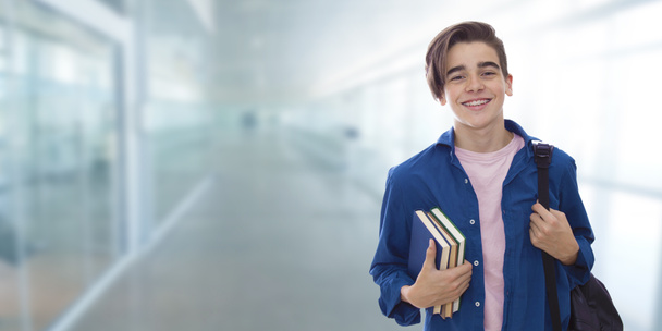 молодой студент-подросток с книгами
 - Фото, изображение