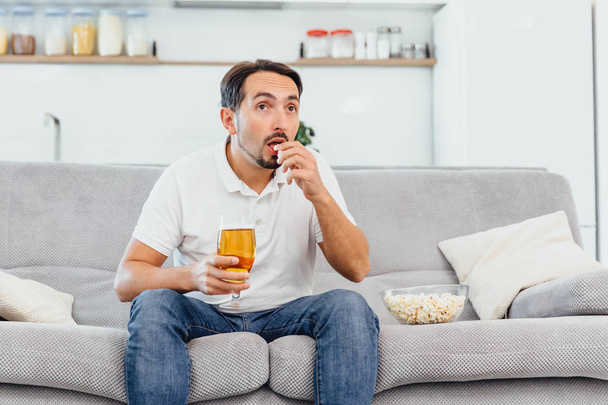 Man with beer and popcorn - Photo, Image