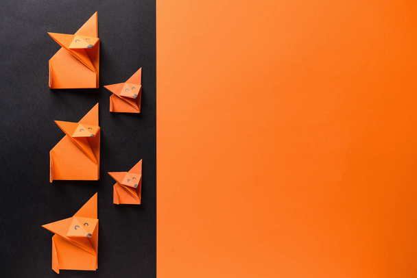 Origami foxes on color background - Photo, Image