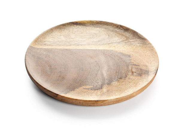 Assiette en bois sur fond blanc - Photo, image