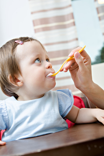 eating baby - Foto, immagini
