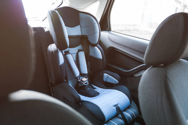 Assento de segurança para criança no carro
 - Foto, Imagem