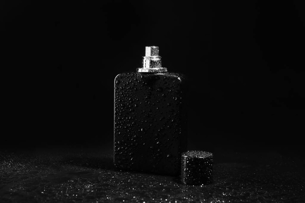 Bottle of male perfume on dark background - Foto, Bild