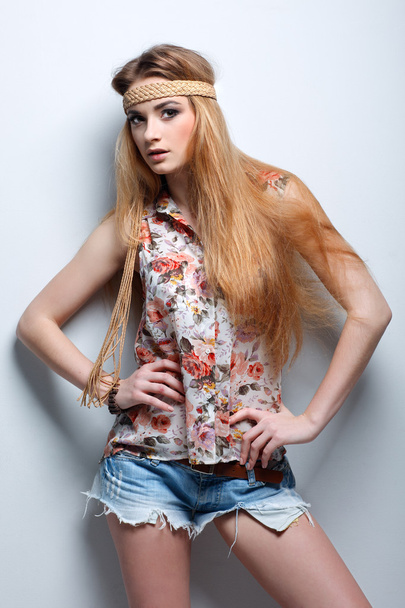 A photo of beautiful girl is in fashion style ,vintag - Foto, Bild