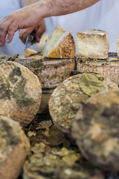 Locale salumiere affettare formaggio
 - Foto, immagini