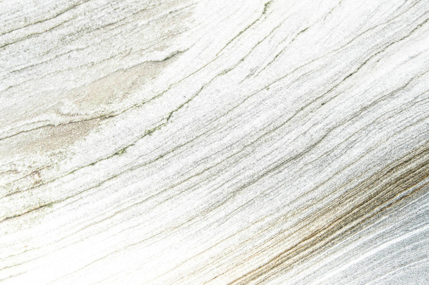 Skalní vrstvy - pestrobarevné skalní útvary naskládané v průběhu stovek let. Zajímavé pozadí s fascinující texturou - Fotografie, Obrázek
