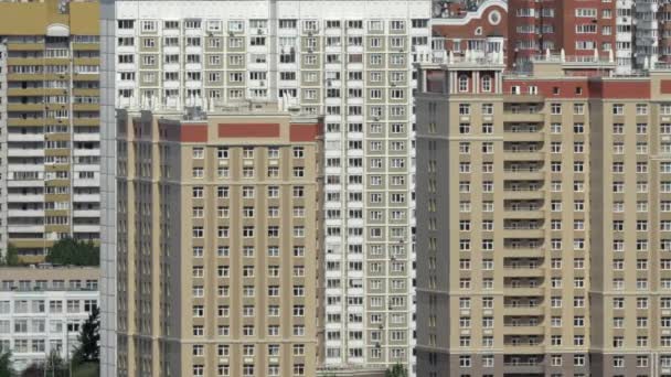 Moscovo paisagem urbana com muitos blocos de apartamentos highrise. Cidade densamente povoada, Rússia
 - Filmagem, Vídeo