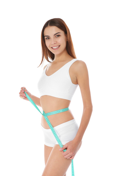 Mulher magra medindo sua cintura em fundo branco. Perda de peso
 - Foto, Imagem