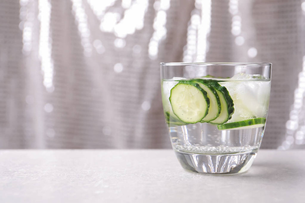 Glass of fresh cucumber water on table. Space for text - Foto, Bild