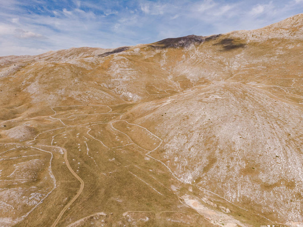 Пагорби в сільській Боснії, drone антена подання. - Фото, зображення