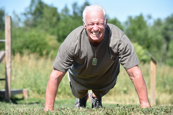 Retired Senior Vet Exercising Exercising - Foto, Imagen