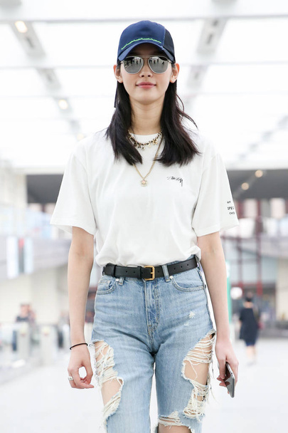 Chinese model Xi Mengyao, better known as Ming Xi, is pictured at the Beijing Capital International Airport in Beijing, China, 4 September 2017. - Foto, Imagem