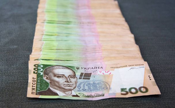 Montón de billetes de 500 hryvnya, primer plano de la moneda de papel ucraniana
 - Foto, Imagen