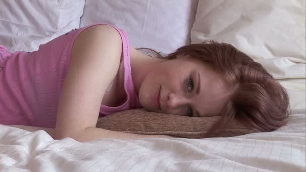Woman Lying on Bed - Felvétel, videó