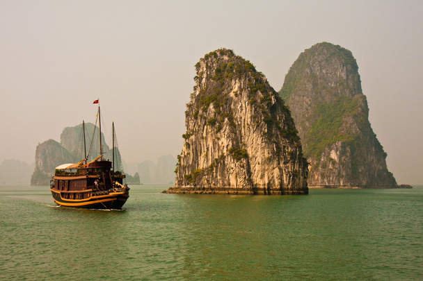 Boot in Halong Bay - Foto, afbeelding
