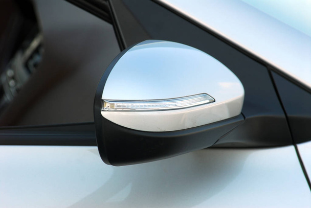 Side mirror with turn signal of a car - Φωτογραφία, εικόνα
