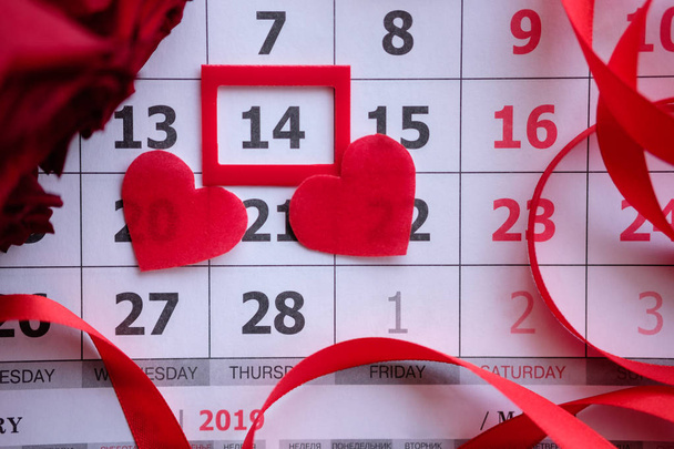 Valentine's day calendar with the date 14, hearts and roses - Foto, imagen