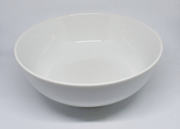 Bílá porcelánová miska na pozadí - Fotografie, Obrázek
