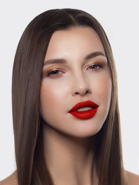 Close-up portrait of sexy european young woman model with classic glamour make-up and red lipstick. Dark long hairstyle, christmas makeup, dark eyeshadows, bloody red lips with gloss - Foto, Imagen