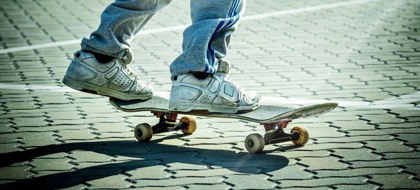 Skater in Aktion - Sport - Foto, Bild