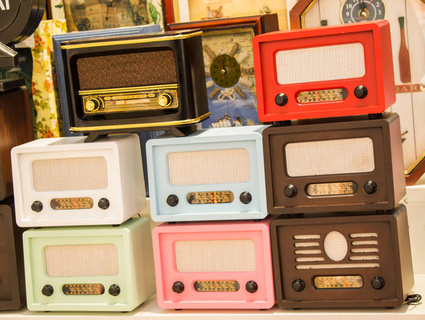 Conjunto de imagen de estilo retro de radios antiguas
 - Foto, Imagen