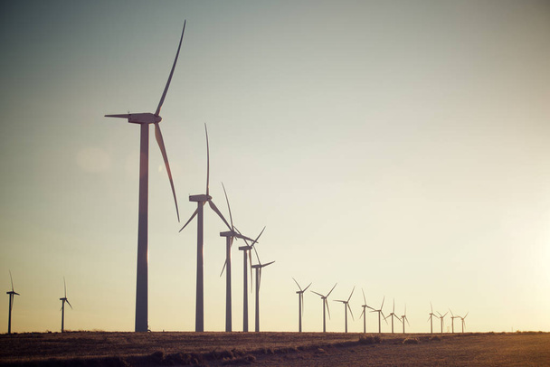 větrné mlýny pro výrobu elektrické energie, provincie zaragoza, aragon, Španělsko. - Fotografie, Obrázek