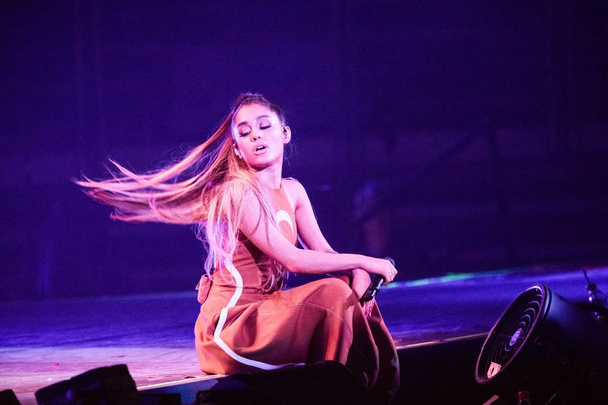 La chanteuse et actrice américaine Ariana Grande se produit lors d'un concert à Guangzhou, dans la province du Guangdong, en Chine du Sud, le 30 août 2017
. - Photo, image