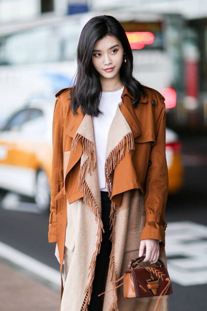 Chinese model Xi Mengyao, better known as Ming Xi, is pictured at the Beijing Capital International Airport in Beijing, China, 26 September 2017. - Фото, изображение