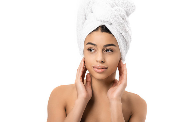 beautiful naked african american woman with towel on head looking away isolated on white - Foto, Imagen