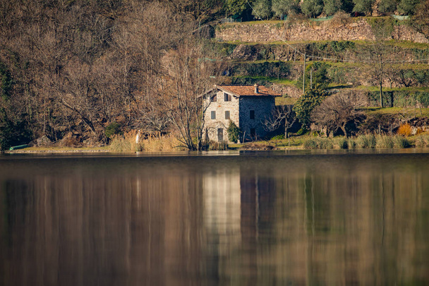 Dettaglio a capo di lago in Lombardia - Photo, Image