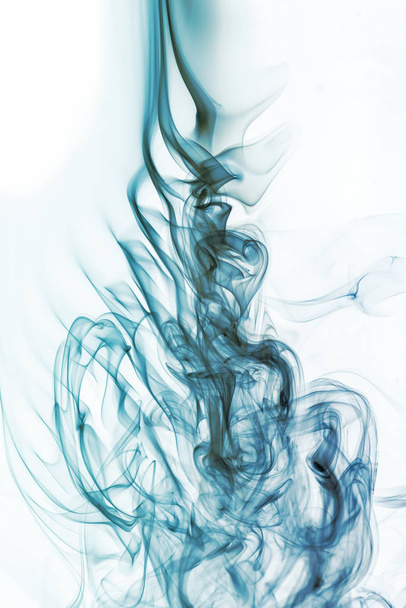 abstrakte farbige Welle Rauch auf weißem Hintergrund - Foto, Bild