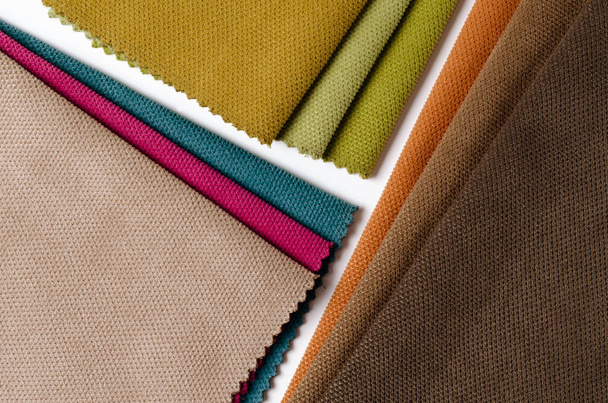 Collection lumineuse d'échantillons textiles en velours coloré
. - Photo, image